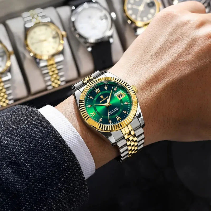 Relógio POEDAGAR dourado com mostrador verde e pulseira inoxidável.