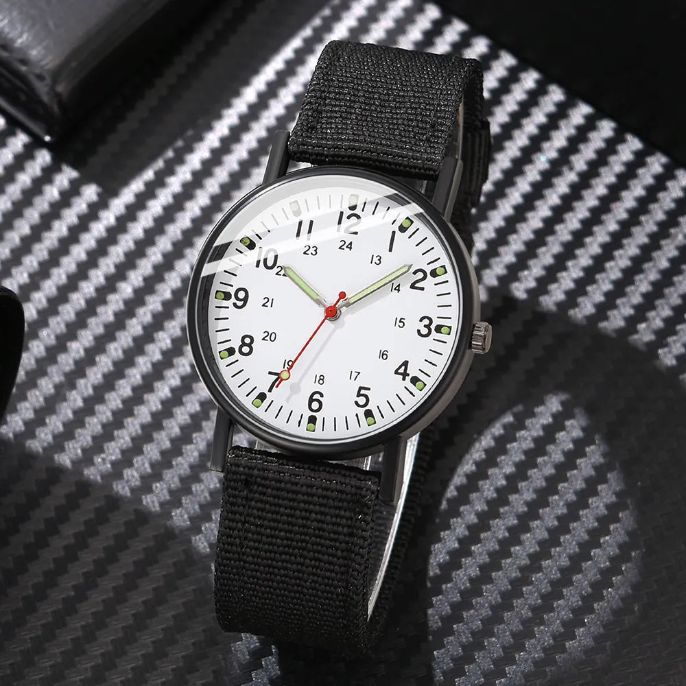 Relógio masculino preto com mostrador branco, pulseira de nylon e estilo militar casual