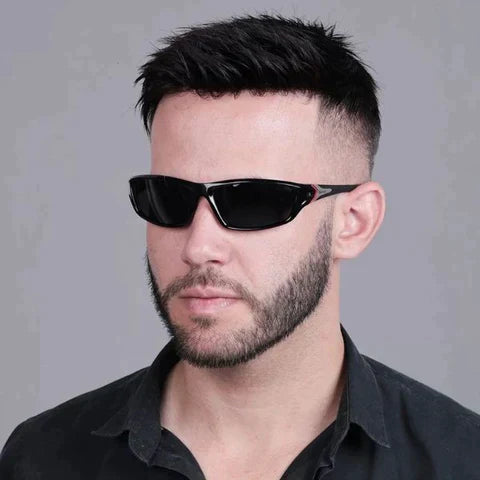 Óculos de sol esportivo polarizado preto com detalhe vermelho e proteção UV