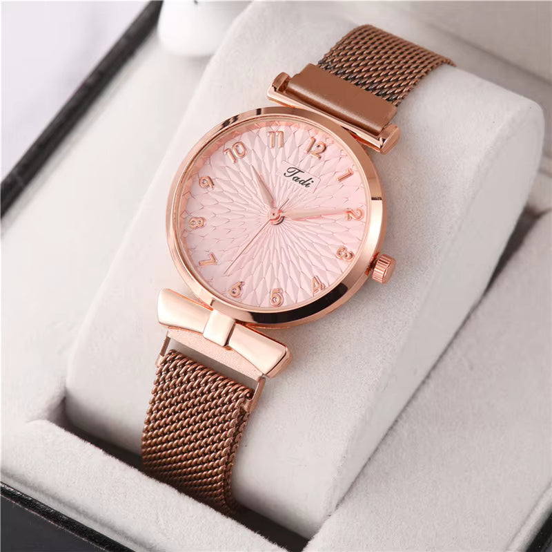 Relógio feminino rosa com pulseira strass rosé gold conjunto elegante.