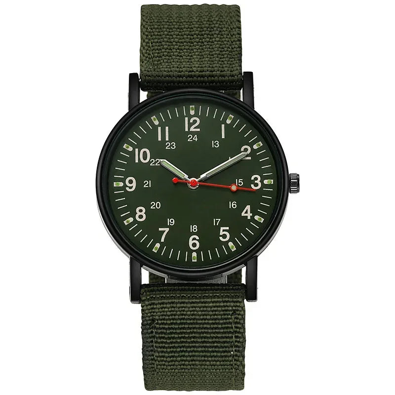 Relógio verde militar masculino com mostrador escuro e pulseira de nylon resistente