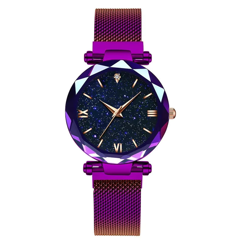 Relógio feminino roxo com mostrador céu estrelado e pulseira elegante.