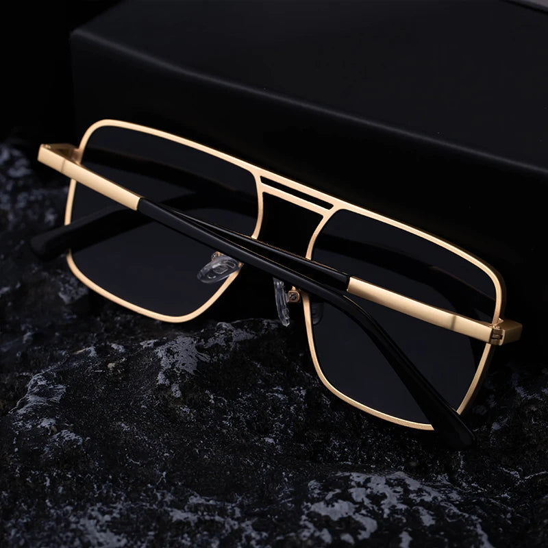 Óculos quadrado masculino dourado Gentle Liu com lente escura UV400, estilo oversized e armação metálica dupla