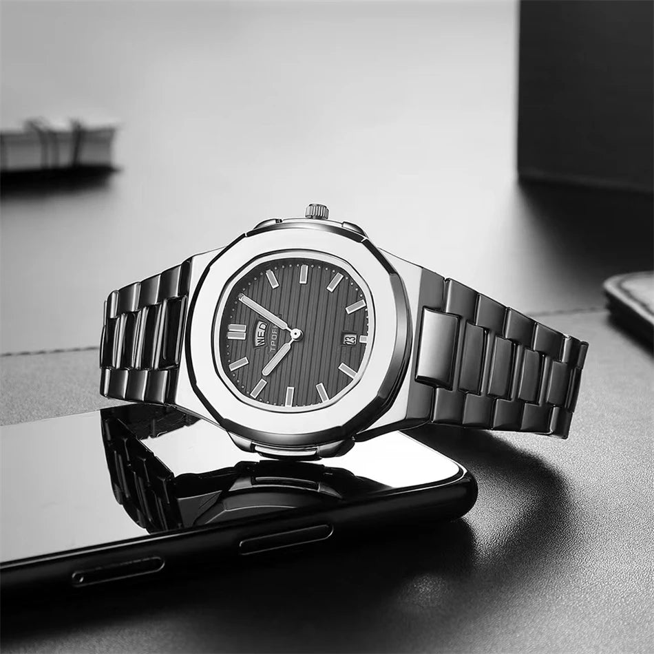 Relógio masculino aço inoxidável com mostrador preto e pulseira prateada.