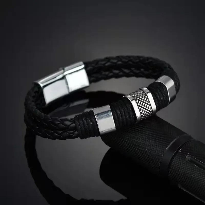 Pulseira masculina couro trançado com detalhe em aço inoxidável prata