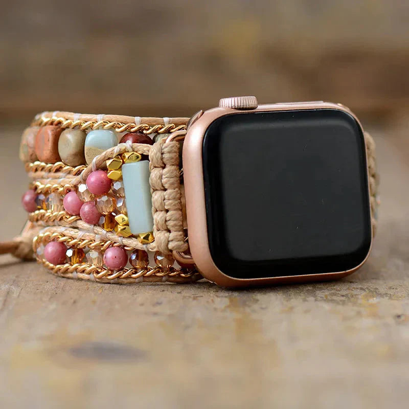 Pulseira Apple Watch artesanal com miçangas coloridas e pedras naturais, design elegante e sofisticado.