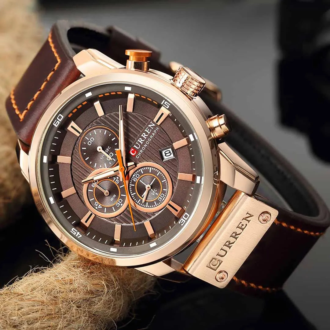 Relógio masculino Chronos com visor marrom, detalhes em dourado e pulseira de couro