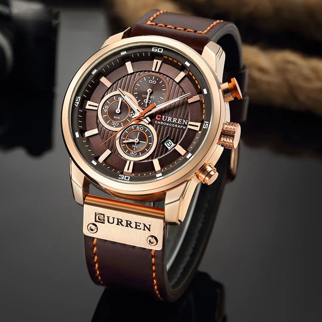 Relógio masculino Chronos com visor marrom, detalhes em dourado e pulseira de couro