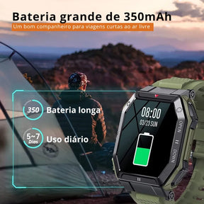 Smartwatch militar verde masculino com chamadas, monitoramento de saúde e visual esportivo robusto.