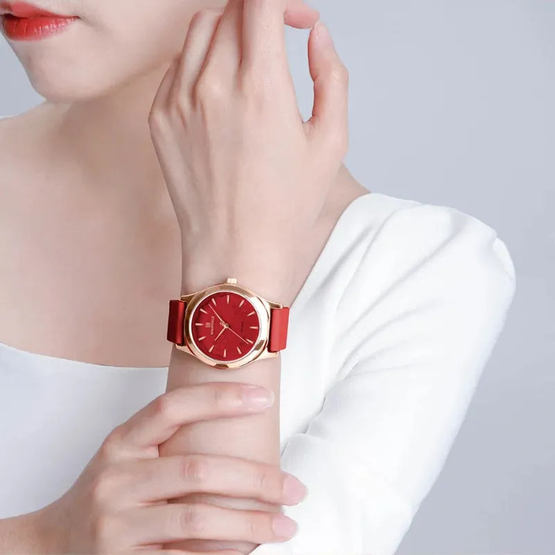 Relógio feminino vermelho NAVIFORCE com pulseira de silicone confortável