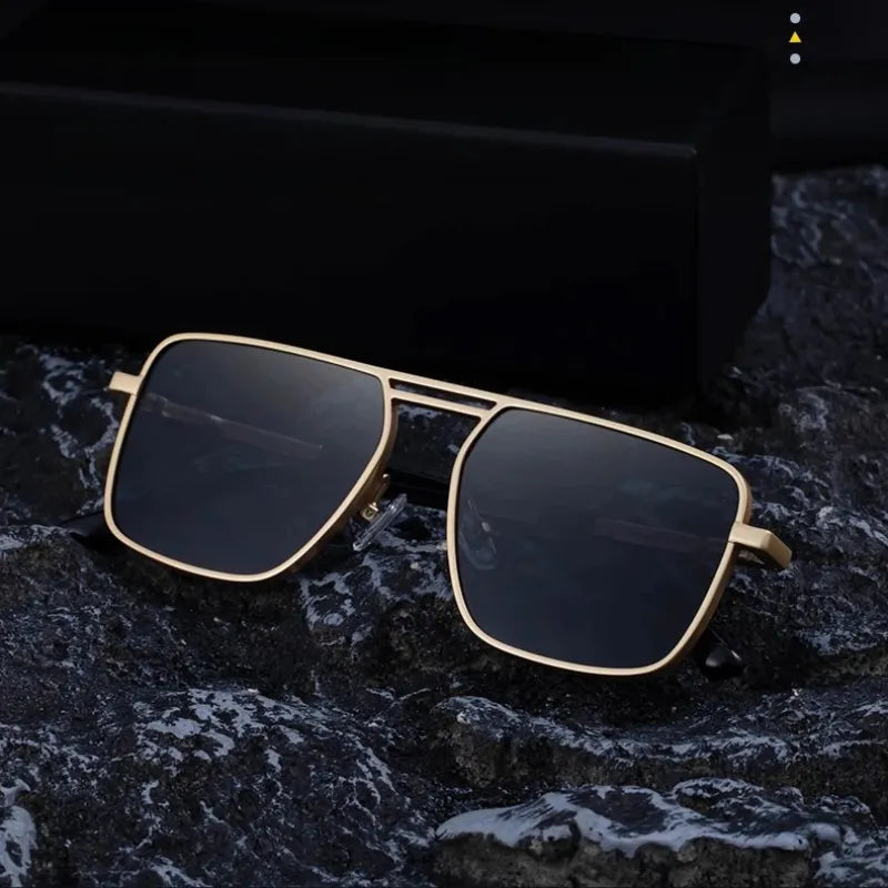 Óculos quadrado masculino dourado Gentle Liu com lente escura UV400, estilo oversized e armação metálica dupla