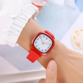 Relógio feminino vermelho quadrado com pulseira silicone e mostrador clean