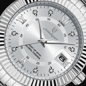 Relógio POEDAGAR prata total com mostrador branco e pulseira inoxidável.