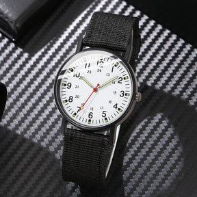 Relógio masculino preto com mostrador branco, pulseira de nylon e estilo militar casual