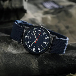 Relógio masculino azul escuro com mostrador preto e pulseira de nylon casual