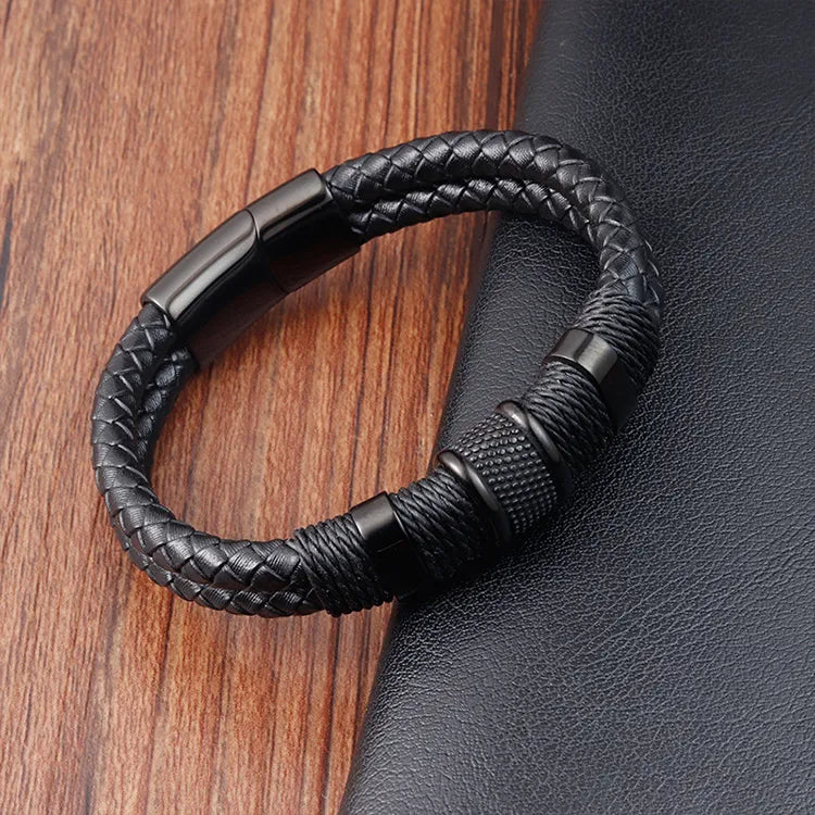Pulseira masculina couro trançado com detalhe em aço inoxidável preto