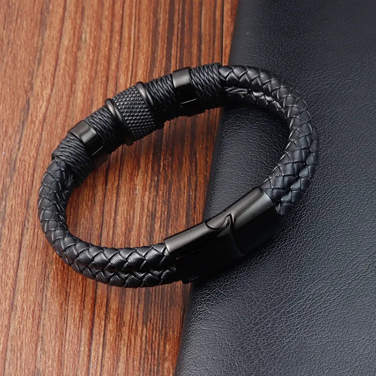 Pulseira masculina couro trançado com detalhe em aço inoxidável preto