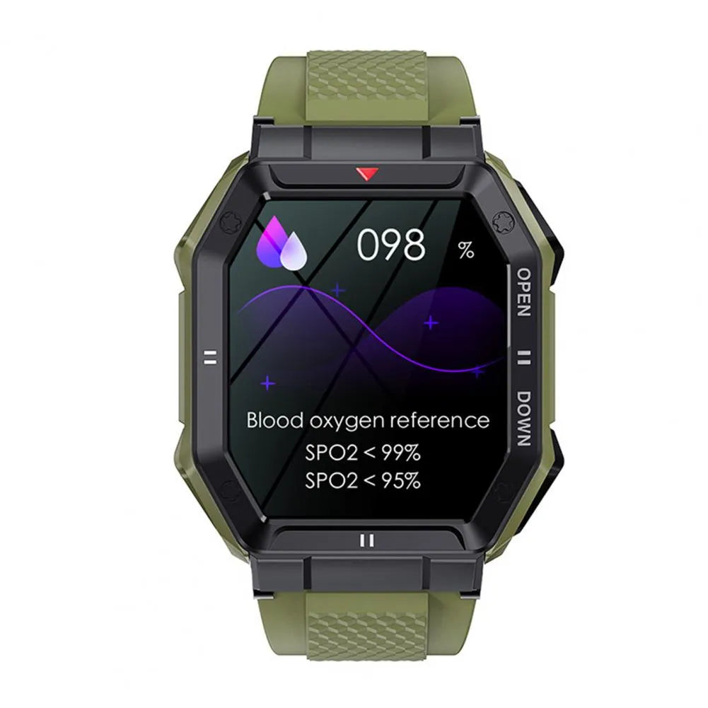 Smartwatch militar verde masculino com chamadas, monitoramento de saúde e visual esportivo robusto.