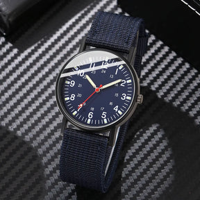 Relógio masculino azul escuro com mostrador preto e pulseira de nylon casual
