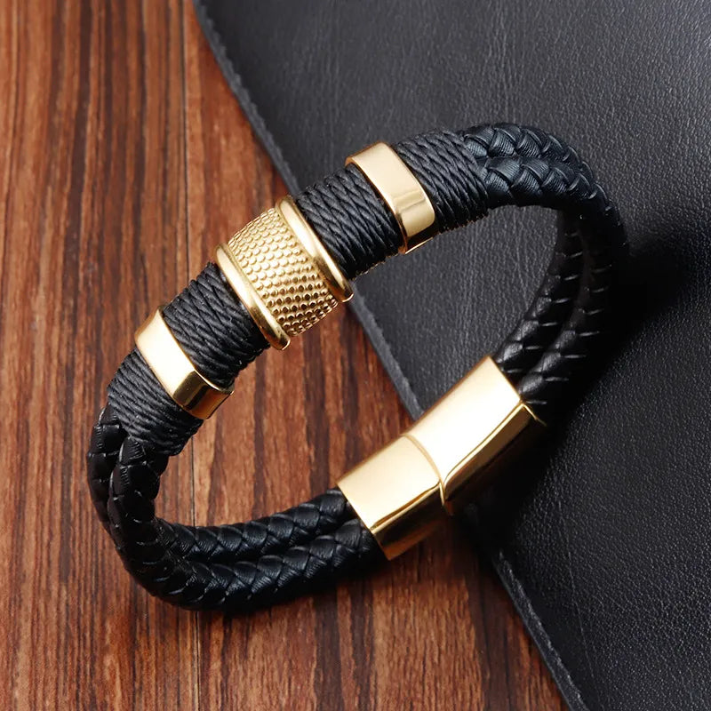 Pulseira masculina couro trançado com detalhe em aço inoxidável dourado