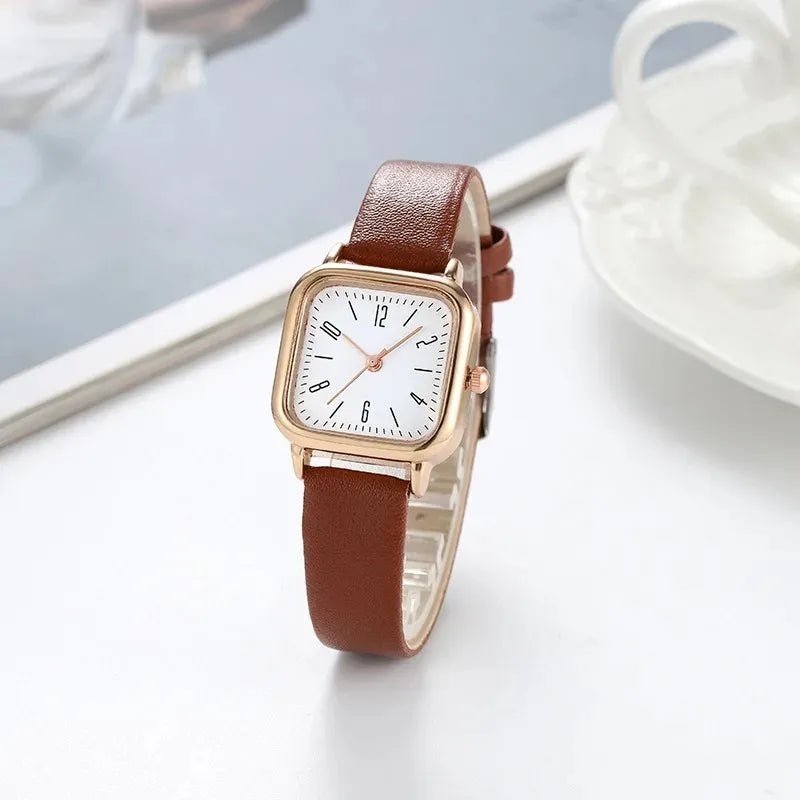 Relógio feminino minimalista com pulseira de couro marrom e mostrador branco