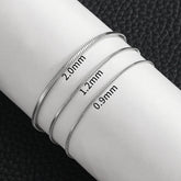Pulseira prateada em aço inox com design snake bone unissex