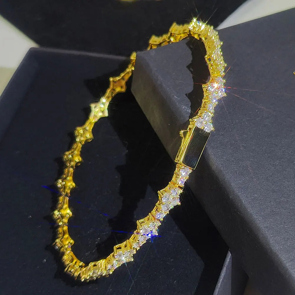 Bracelete dourado cravejado com zircônias brilhantes, estilo hip hop moderno para homens e mulheres.