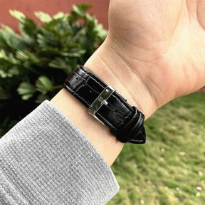 Relógio masculino quadrado com mostrador romano e pulseira de couro preto