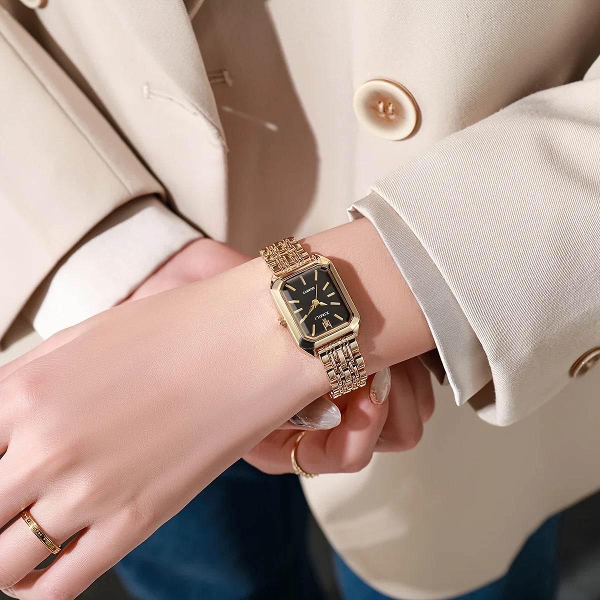 Relógio Ximili Dourado Feminino com design Minimalista e mostrador Preto 