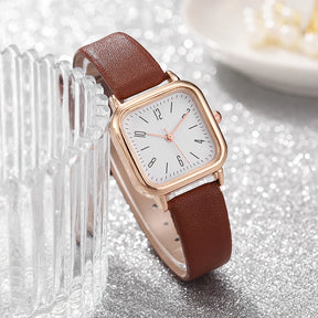 Relógio feminino minimalista com pulseira de couro marrom e mostrador branco