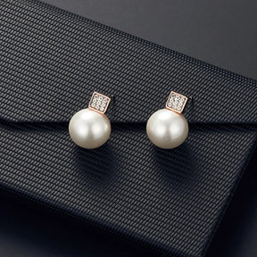Conjunto feminino com colar e brincos de pérola e cristais, elegante para casamento ou eventos