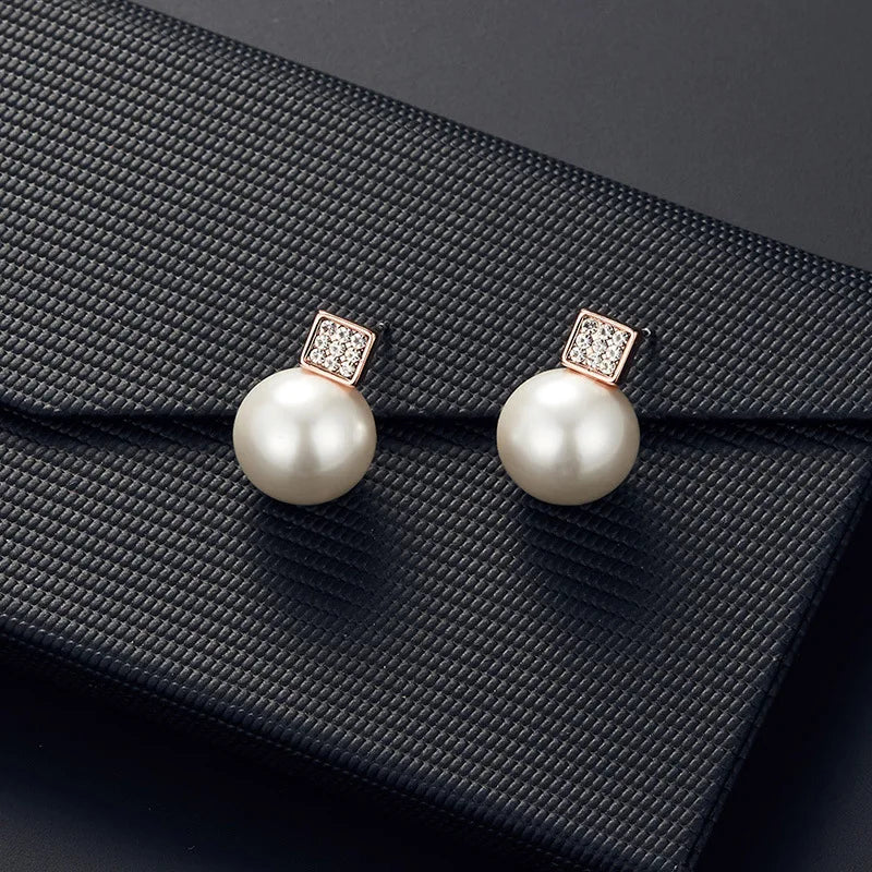 Conjunto feminino com colar e brincos de pérola e cristais, elegante para casamento ou eventos