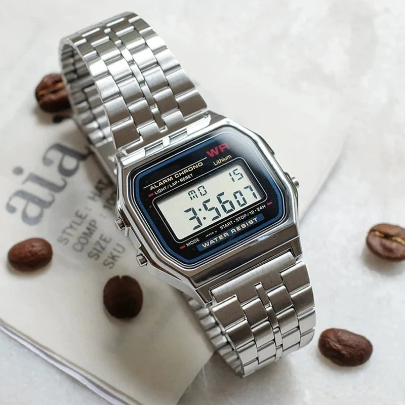 Relógio Clássico prata com pulseira de aço inoxidável e display LED.