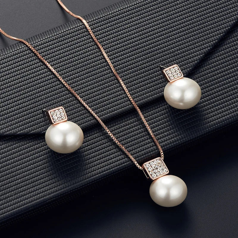 Conjunto feminino com colar e brincos de pérola e cristais, elegante para casamento ou eventos