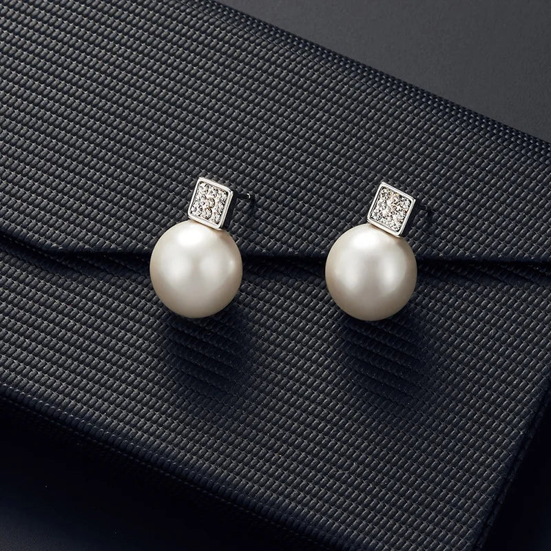 Conjunto feminino com colar e brincos de pérola e cristais, elegante para casamento ou eventos
