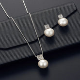 Conjunto feminino com colar e brincos de pérola e cristais, elegante para casamento ou eventos