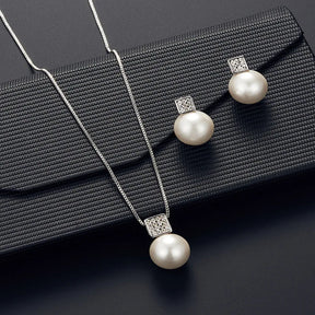 Conjunto feminino com colar e brincos de pérola e cristais, elegante para casamento ou eventos