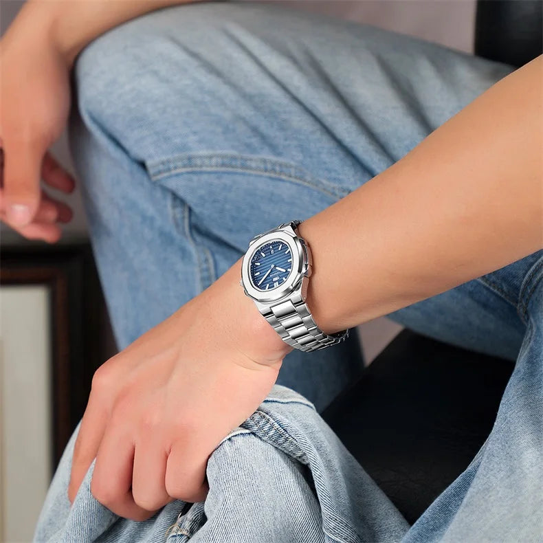 Relógio masculino aço inoxidável com mostrador azul e pulseira prateada.