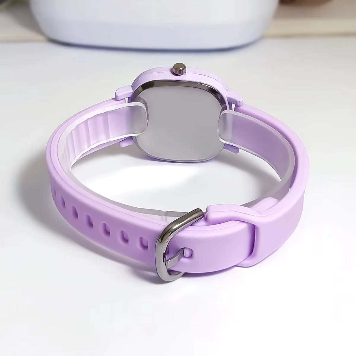 Relógio feminino quadrado roxo com mostrador moderno e pulseira silicone