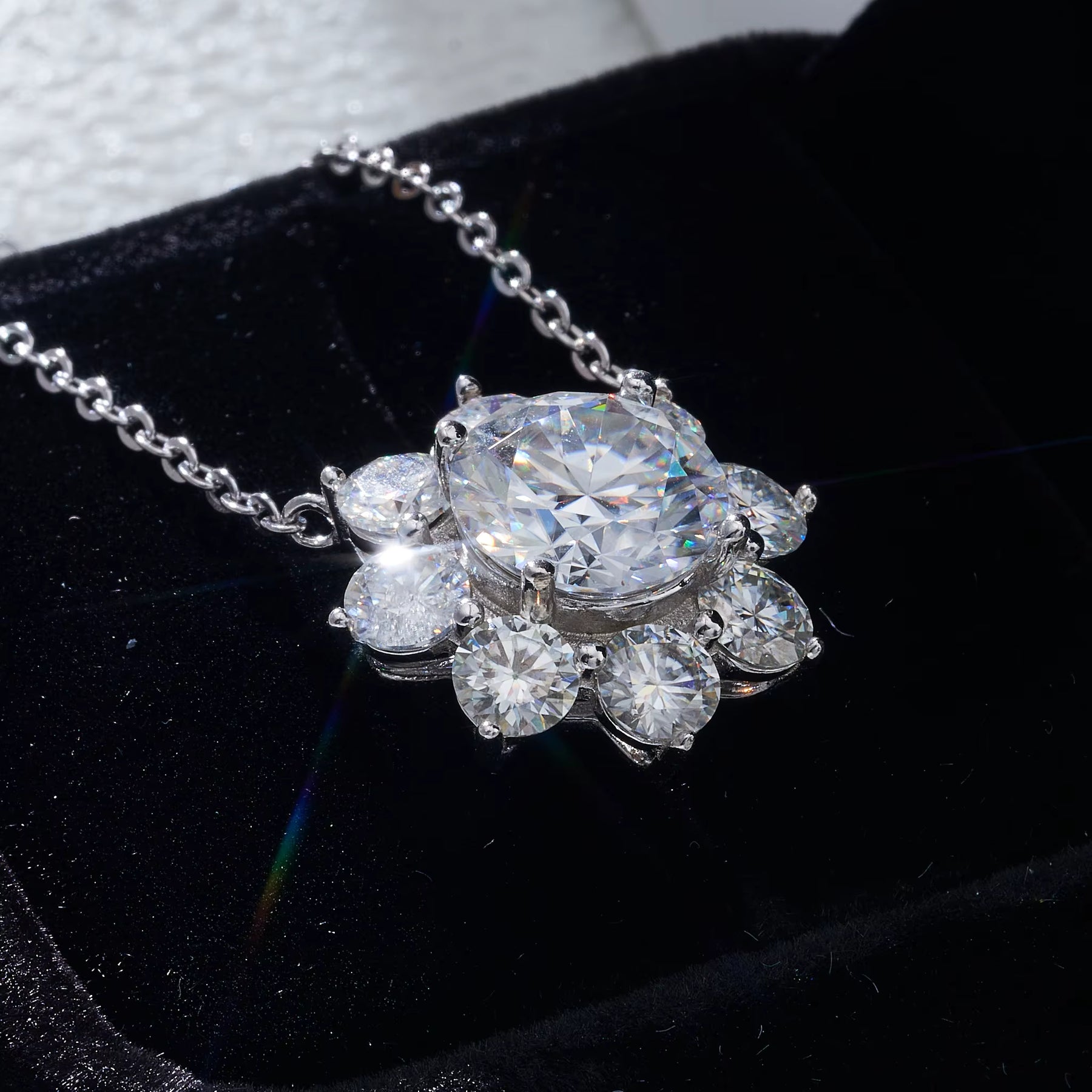 Conjunto colar e brincos Moissanite Flor em prata 925 com pedras centrais certificadas e brilho refinado.