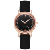 Relógio feminino redondo rosa com pulseira de couro e mostrador clean
