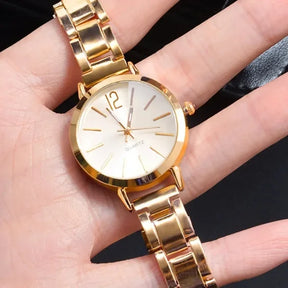 Relógio feminino dourado com pulseira elegante e mostrador minimalista