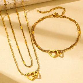 Conjunto com colar e pulseira em aço inox dourado ou prata com pingente de corações entrelaçados