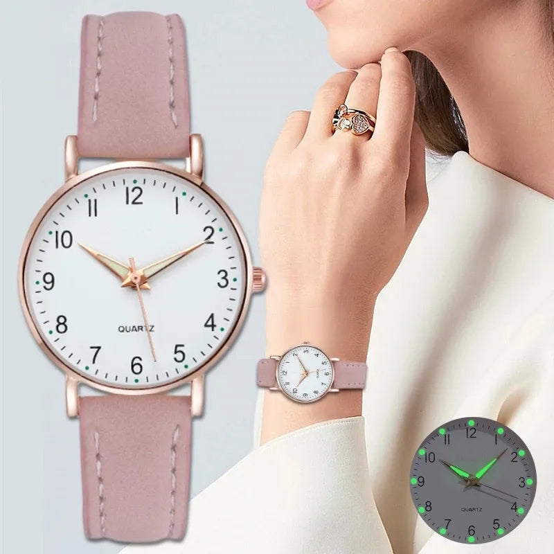 Relógio feminino retrô rosa claro com pulseira de couro sintético e mostrador luminoso.