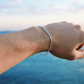Pulseira prateada em aço inox com design snake bone unissex