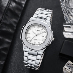 Relógio masculino aço inoxidável com mostrador branco e pulseira prateada.