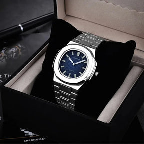 Relógio masculino aço inoxidável com mostrador azul e pulseira prateada.