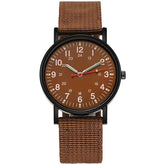 Relógio masculino marrom com mostrador bege e pulseira de nylon resistente