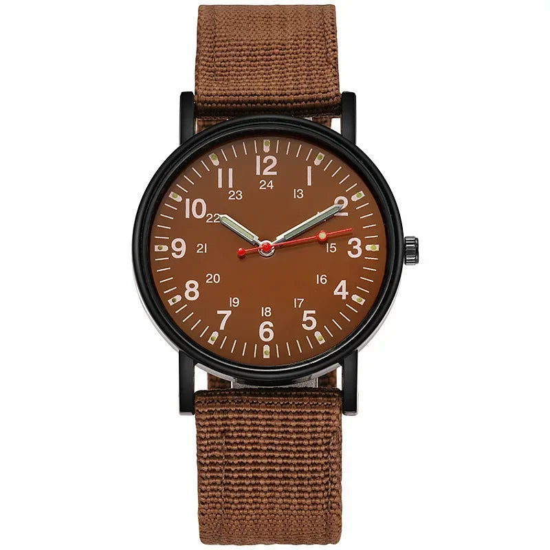 Relógio masculino marrom com mostrador bege e pulseira de nylon resistente