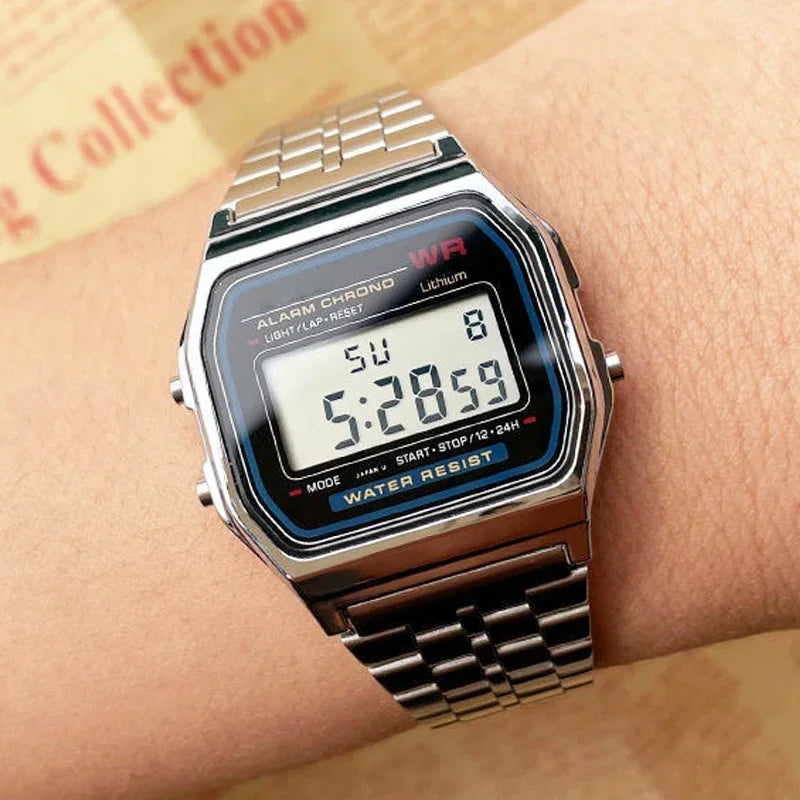 Relógio Clássico prata com pulseira de aço inoxidável e display LED.
